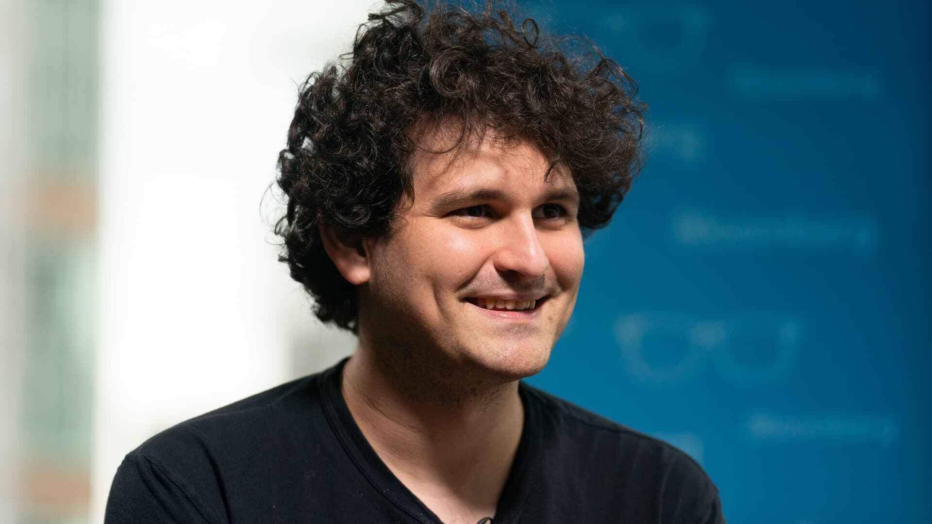مقربون يكشفون سبب إفلاس ملك البيتكوين؟