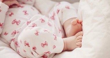 تخلصت من إبنها لأنها لم تتحمل وعشيقها صراخه..اليكم التفاصيل