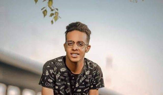 المصور زياد محمد البدري يوثق قصة مؤثرة لأب وابنه على شاطئ دمياط
