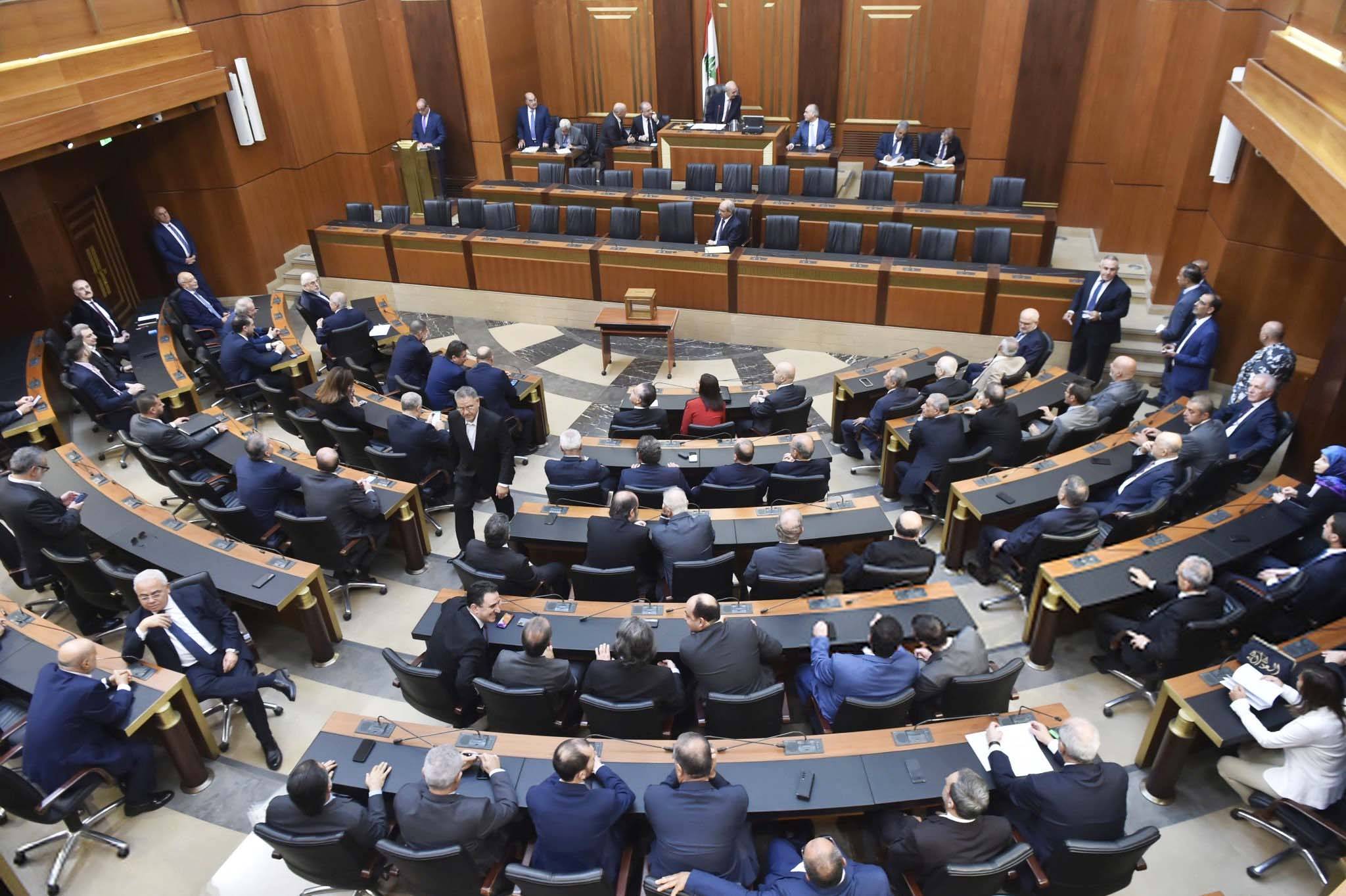 مسلسل جلسات الوقت الضائع مستمرّ حتى نضوج الطبخة الرئاسيّة
الثنائي الشيعي متمسّك بالتوافق... والتيار يجوجل... و"القوات" الى "الازدواجيّة"