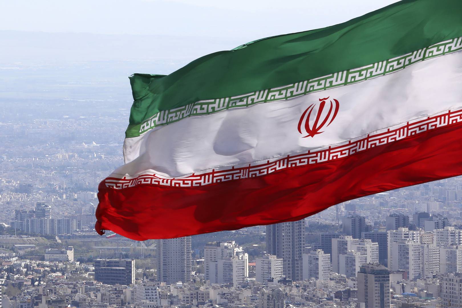 قرار «رباعي» دان عدم تعاون طهران مع «الطاقة الذريّة»
إيران: كلّ شياطين العالم اجتمعت ضدّنا.. و«داعش» تبنّى هجوم خوزستان
