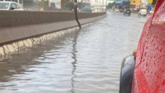 إنقاذ مواطنين احتجزوا داخل سياراتهم في هذه المنطقة