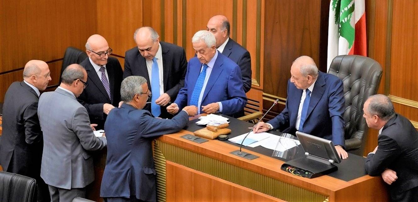 الجميع يلعب في 