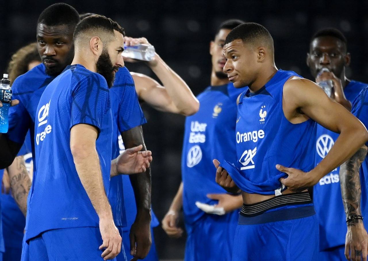الفرنسي بنزيما يسلم الأمانة لمبابي والحظ يدير ظهره لمنتخب "الديوك"