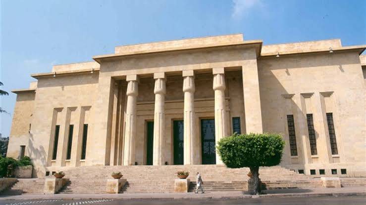 بالصورة-المتحف الوطني يضيئ بألوان العلم اللبناني