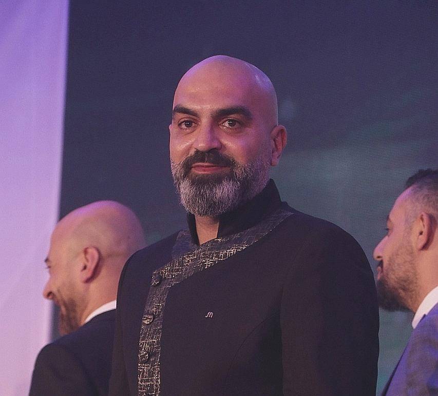 ماذا كشف خبير الموضة والازياء ايلي كيروز عن اطلالات النجمات في مهرجان القاهرة السينمائي؟