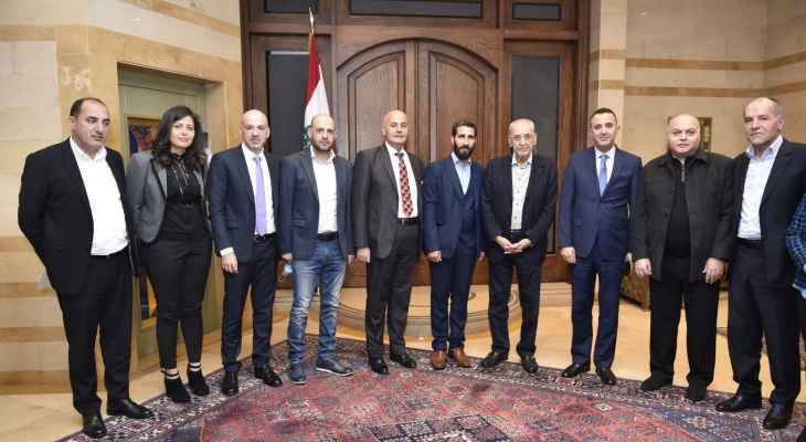 روابط التعليم الرسمي بعد لقائهم بري: للإسراع بصرف
بدل النقل وتحرير الرواتب وصناديق المدارس من سقف السحوبات