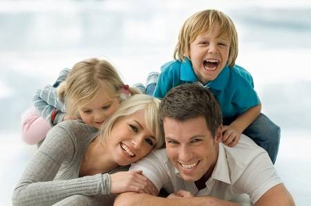 علّموا أبناءكم أن حبكم لهم غير مشروط 