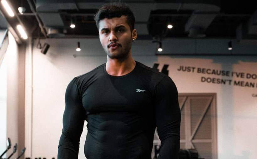 علي عمر ..المحارب الذي تألق في رياضة كمال الأجسام