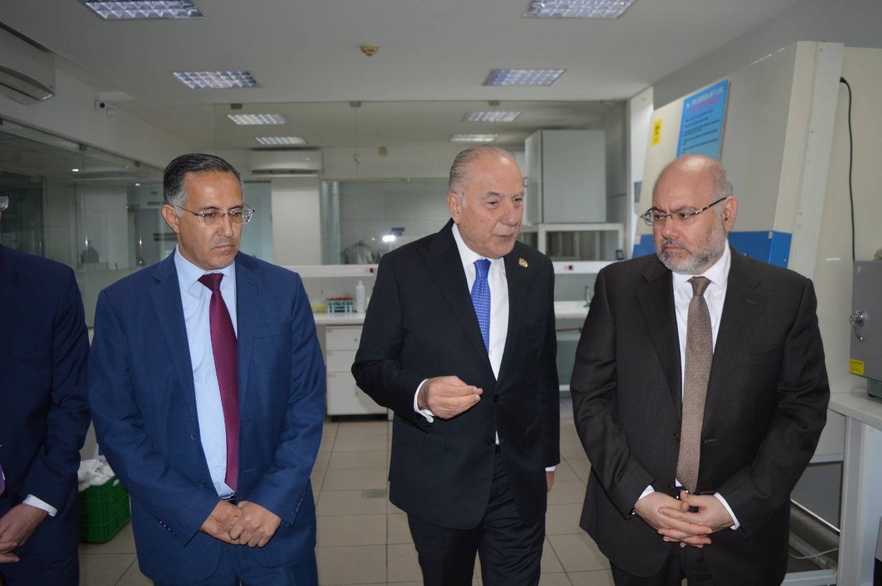بعد إعلان وزير الزراعة ودبوسي عن خلو الخضار من الكوليرا.. الأبيض يعلّق