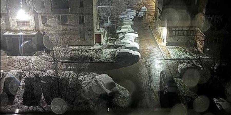 تجمد في الظلام.. تساقط الثلوج على كييف في ظل انقطاع الكهرباء