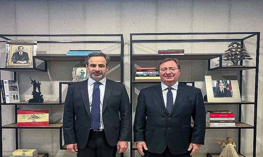 الأوضاع بين معوّض والسفير البريطاني