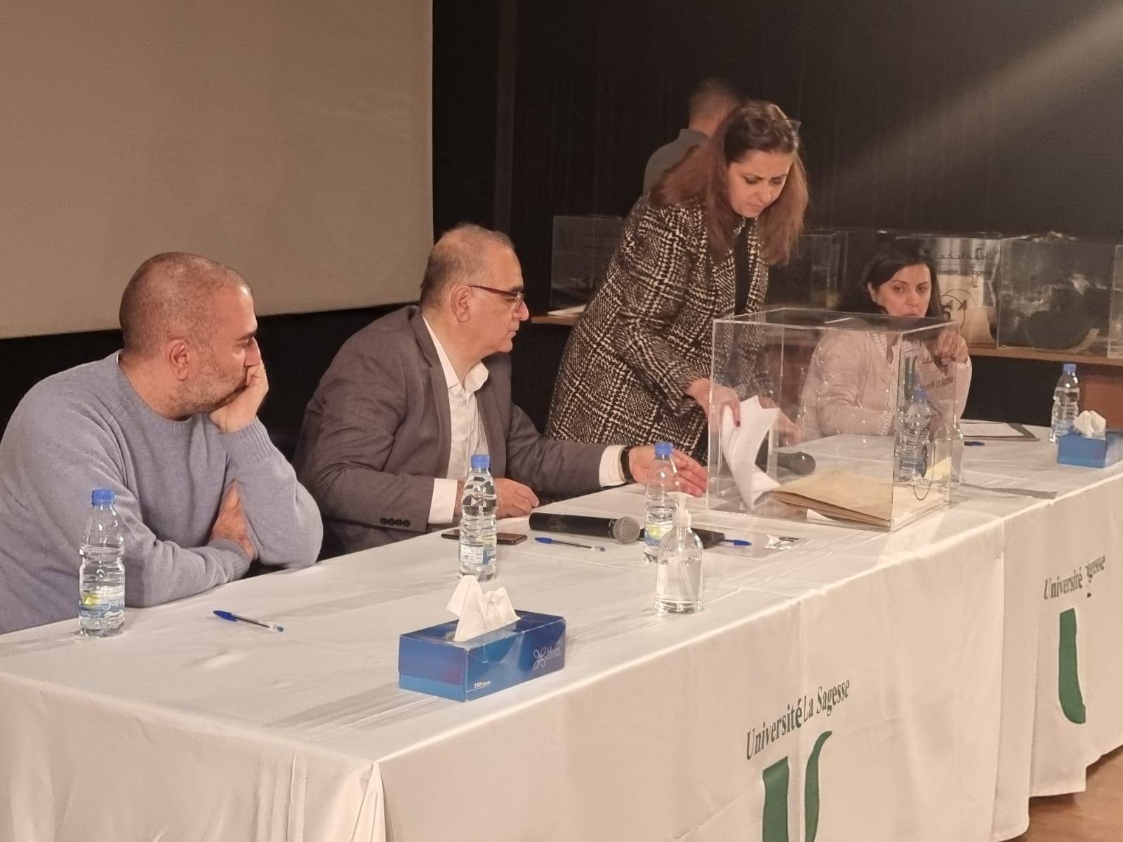 جامعة الحكمة تنتخب هيئتها الطلابية