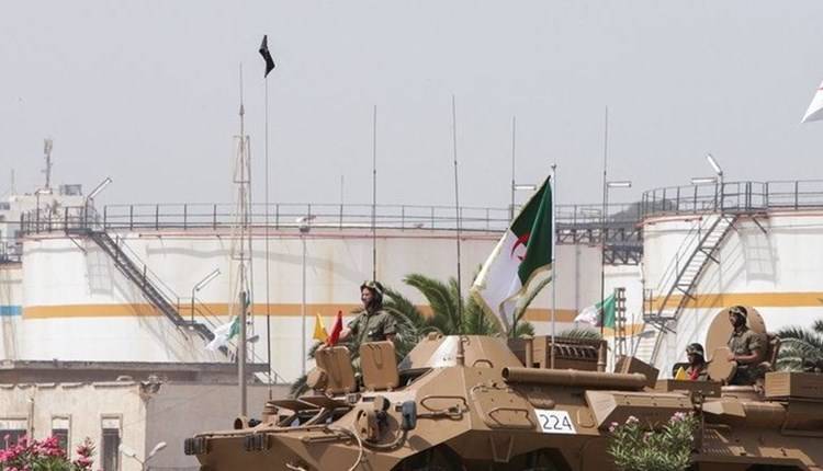 الجزائر تضاعف ميزانيتها الدفاعية للعام 2023