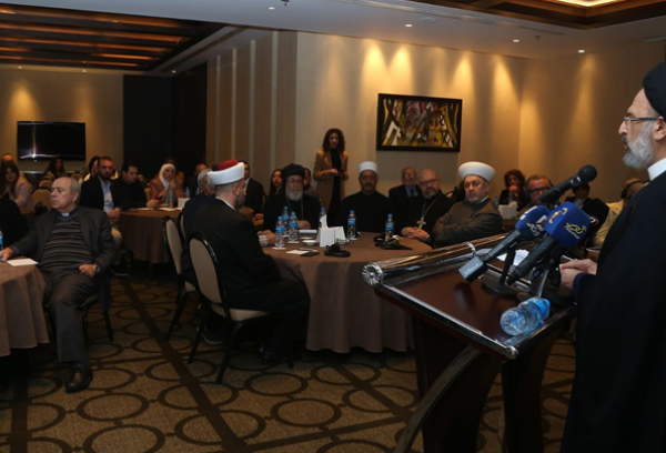 فضل الله في ندوة "اللقاء الإقليمي للحوار الإسلامي – المسيحي":
من يتزعّمون الواقع الطائفي لا يعيشون روحيّة الدين وأخلاقيّاته