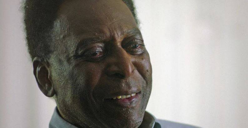 بيليه ينقل إلى المستشفى.. وابنته تكشف التفاصيل