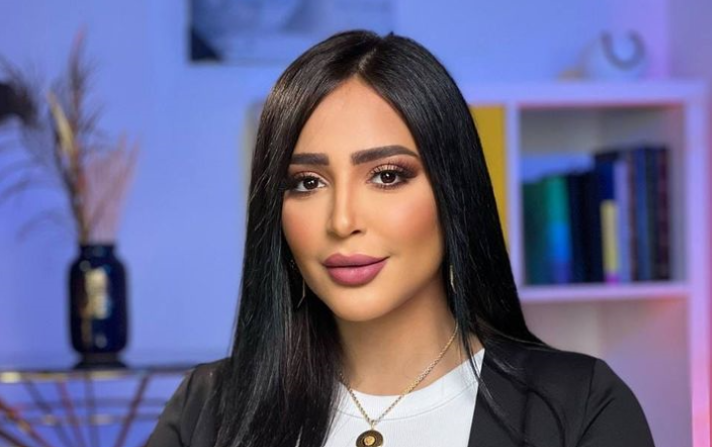 منة شعبان تثبت نفسها بين التمثيل والاعلام وعروض الأزياء!