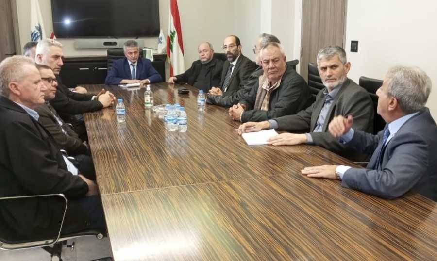 الاسمر : الاجواء ايجابية ووعدنا خيرا

وفد نقابي عند الخليل لوقف الارتفاع