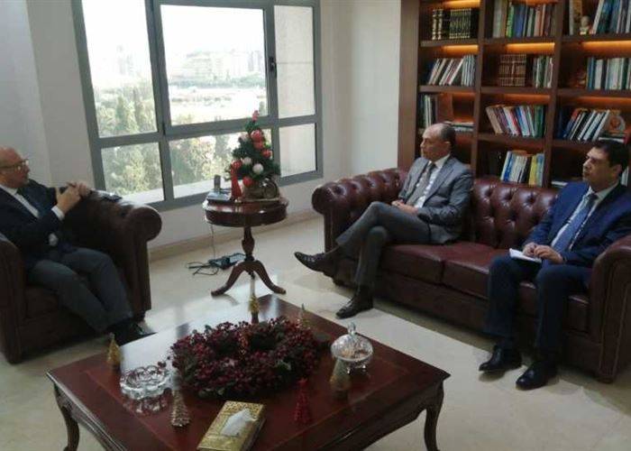 بخاش عرض مع سفير تونس
العلاقات الصحيّة بين البلدين