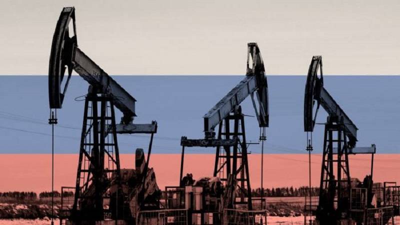 بولندا توافق على تحديد سقف لسعر النفط الروسي بقيمة 60 دولارا