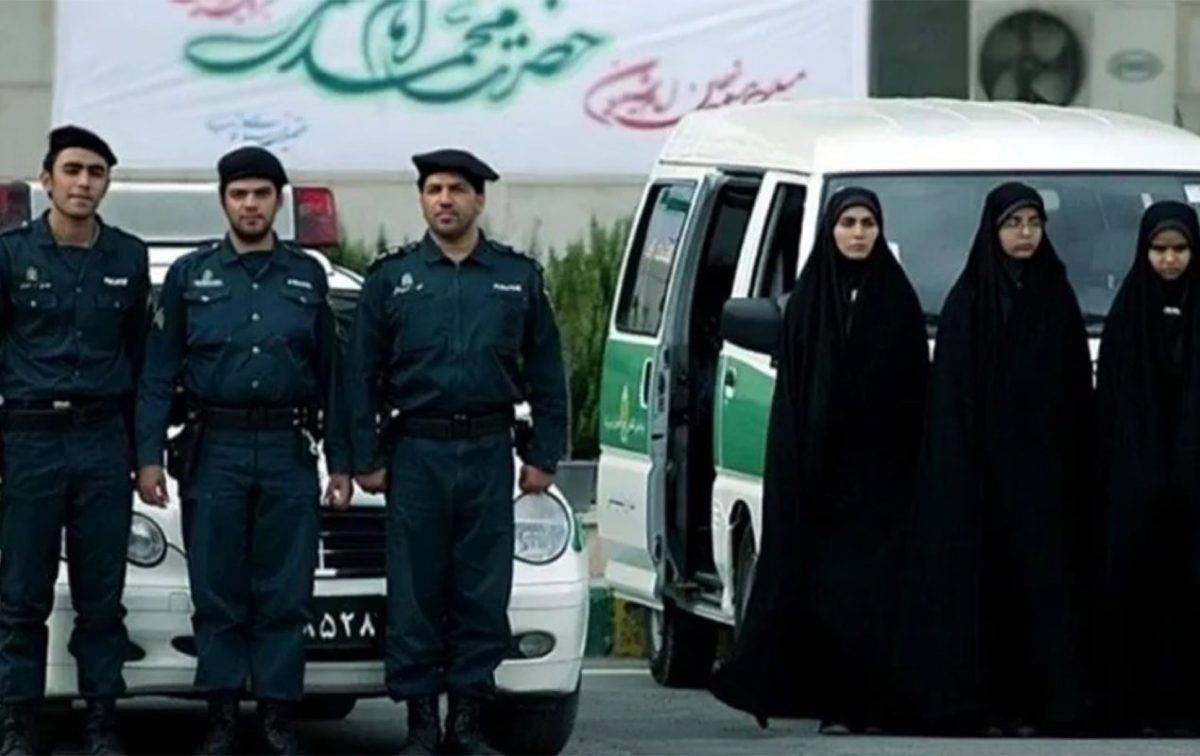 إيران تحلّ شرطة الأخلاق وتراجع قانون الحجاب
