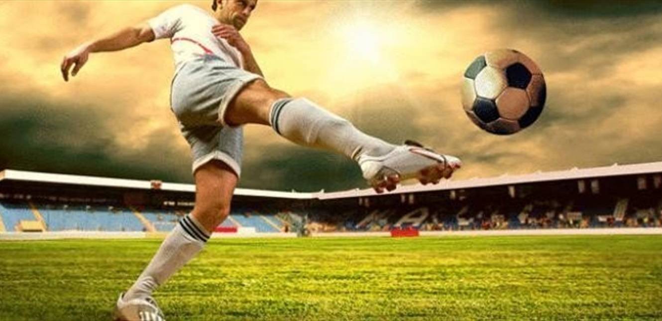 مباراة كرة قدم في البحر... اليكم التفاصيل