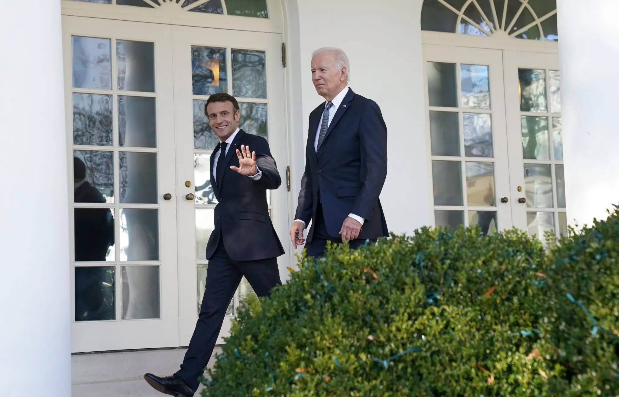 تفاصيل لبنانيّة في لقاء بايدن ــ ماكرون ورسائل تحذيريّة