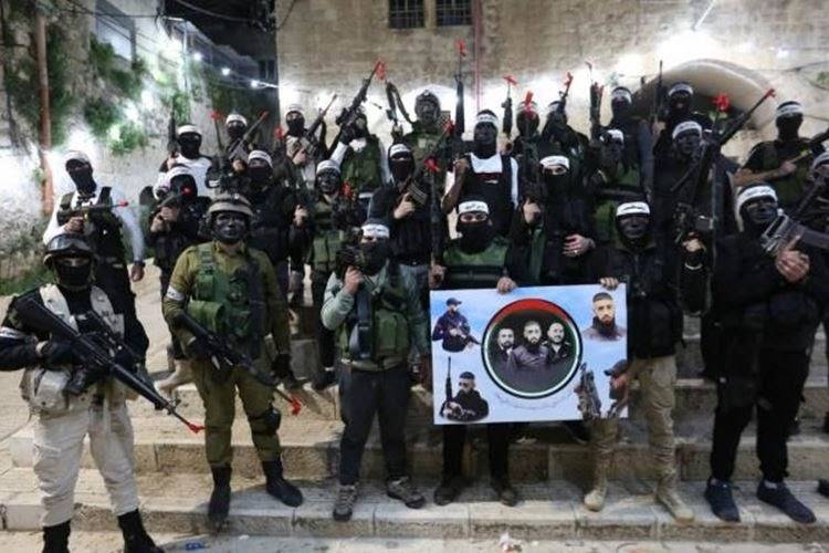 عرينُ الأسود وأسودُ الأطلس
صفحاتُ عزٍ وتاريخُ مجدٍ