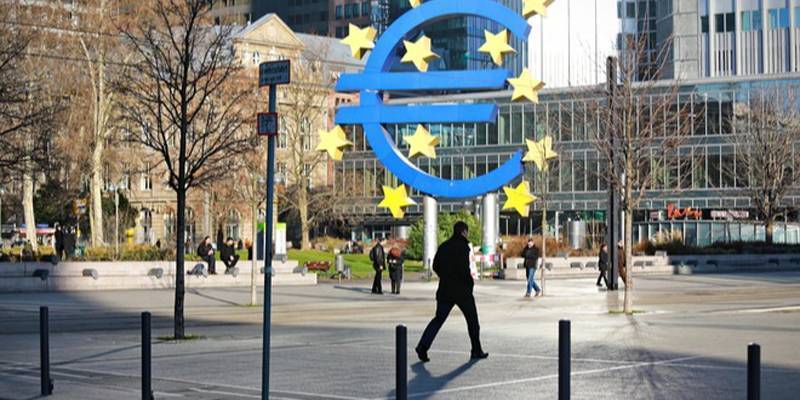 أسهم أوروبا ترتفع بأطول سلسلة مكاسب أسبوعية منذ نيسان 2021