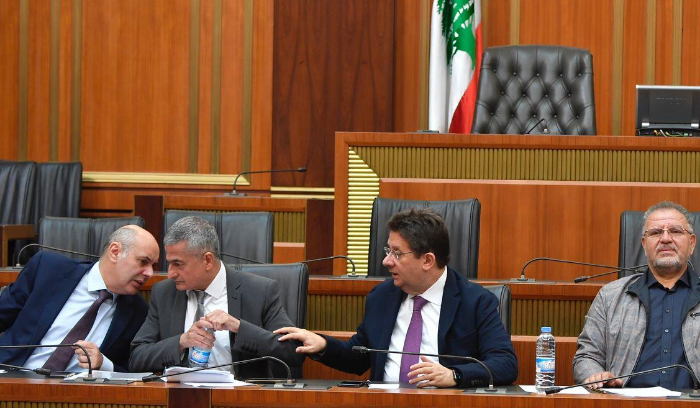 الخليل أبلغ النواب في لجنة المال استكماله للاجتماعات بشأن قرارات المواد الضريبية المرتطبة في الموازنة