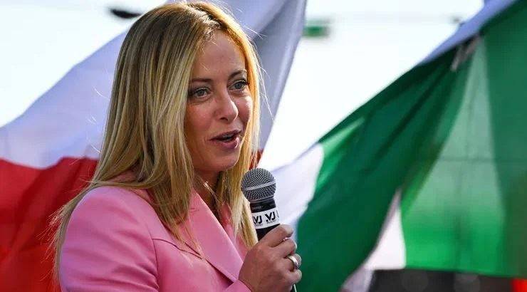 إعتراضا على خطط الحكومة الإيطالية... تهديدات بقتل ميلوني وإبنتها