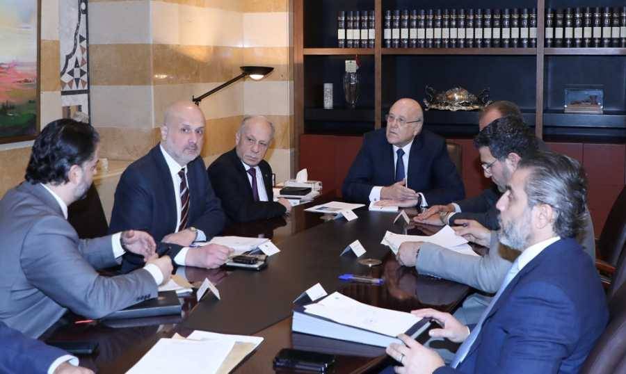 اجتماع موسع في السراي للجنة الامن الغذائي...
سلام: أولى شحنات القمح تصل مطلع العام 2023
وسنحافظ على استقرار في السوق لمدة سنة