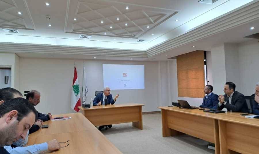 وزارة العمل ولجنة الاعلام تدخلان علي خط المفاوضات لوقف الاضراب
الاضراب يدخل يومة الثالث والقرم يؤكد لمسؤولي "ألفا" و"تاتش"
ان الحوار هو السبيل الى الحل وليس الضغط من خلال شل القطاع