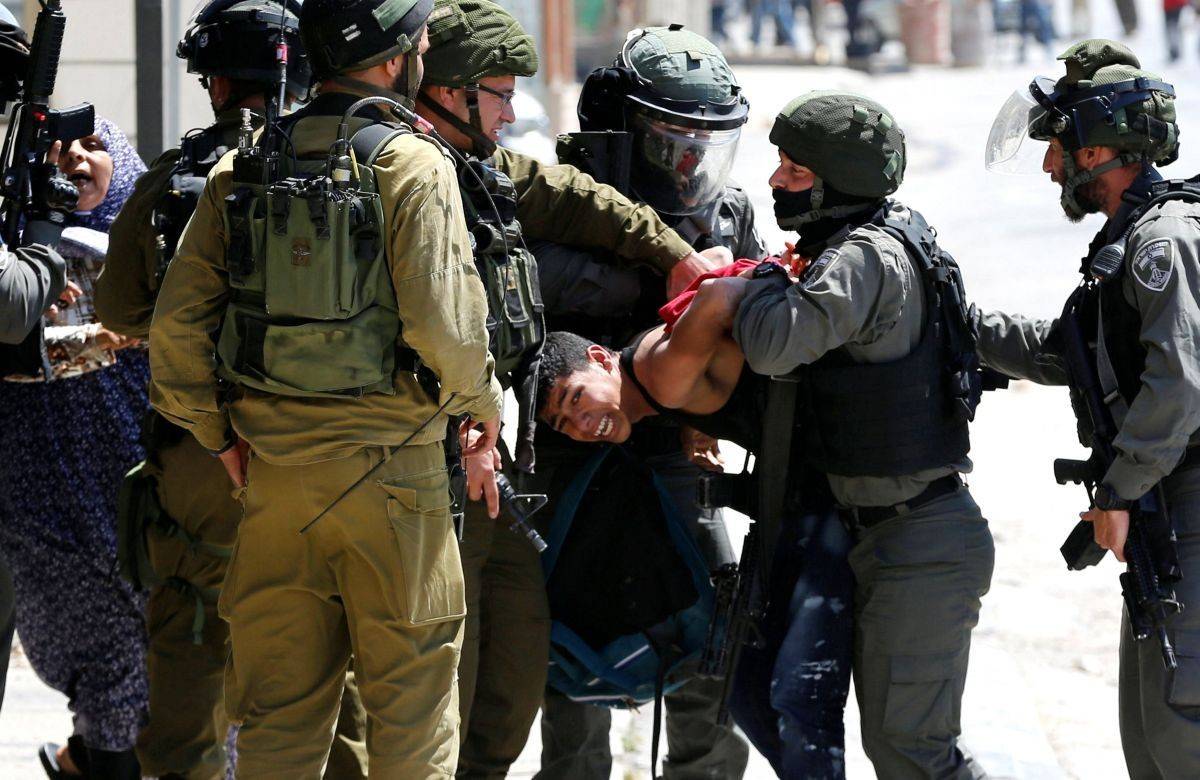 الاتحاد الأوروبي يعلق التعاون مع الشرطة الإسرائيلية... مداهمات في الضفة...واستشهاد شاب فلسطيني في عوفر