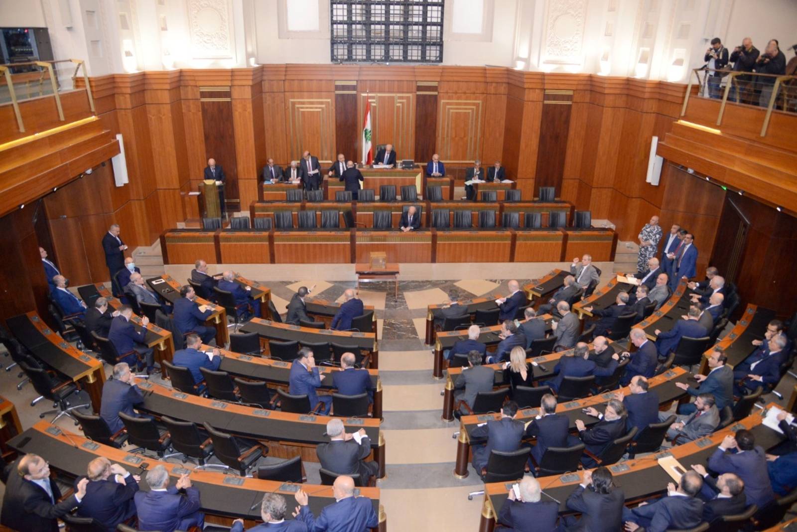 الجلسة التاسعة لانتخاب الرئيس : تعادل معوّض والورقة البيضاء برسالة باسيليّة
الاستحقاق الرئاسي الى العام الجديد... وبري يدعو الكتل لحسم أمرها من الحوار
