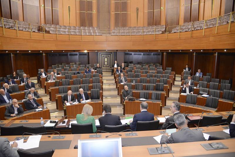 «الكابيتال كونترول» الى الطريق السالكة... فهل يُبصر النور مطلع العام الجديد؟
مُعادلة اللجان المشتركة: حماية حقوق المودعين مع تنشيط الحركة الماليّة والإقتصاديّة