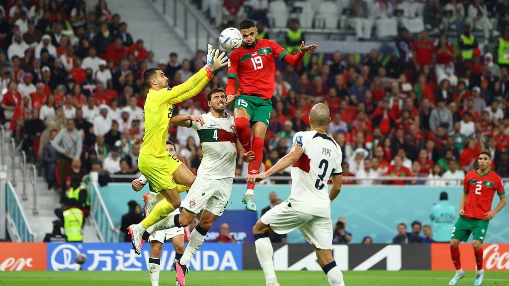 مونديال قطر 2022 : المغرب يقود العرب الى الدور نصف النهائي للمرة الأولى في التاريخ
فرنسا تجتاز عقبة انكلترا بصعوبة (2-1) ووفاة صحافي خلال تغطيته مباراة الأرجنتين وهولندا