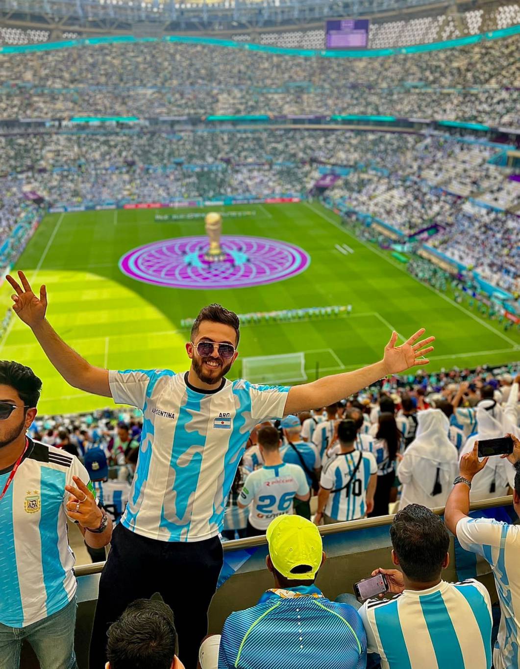 الناشط الاجتماعي يوسف الجنابي خلال ظهوره فى كاس العالم