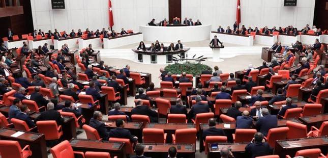 تركيا: "العدالة والتنمية" يقدم تعديلاته على الدستور بشأن حجاب المرأة