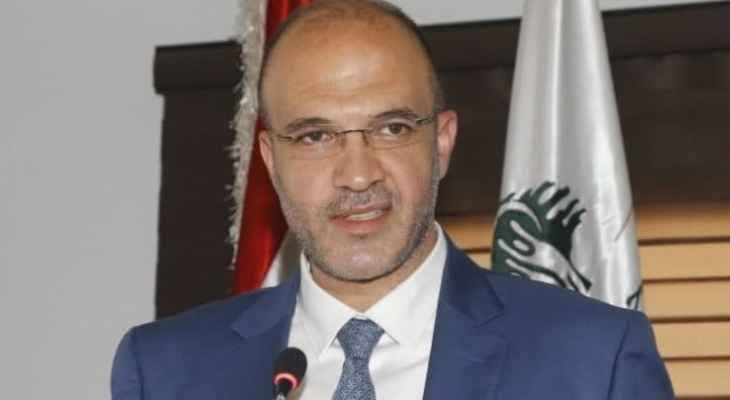 حمد حسن: لا دواء ولا استشفاء
سوى التباكي بصمّ الآذان وإغداق الوعود