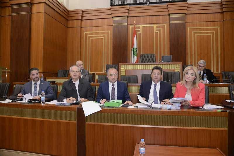 اللجان تابعت مناقشة "الكابيتال كونترول"... والتتمة بعد الأعياد

بو صعب: لن نعطي المصارف صك براءة... وساعمل
على تقريب وجهات النظر بين بري "ولبنان القويّ"