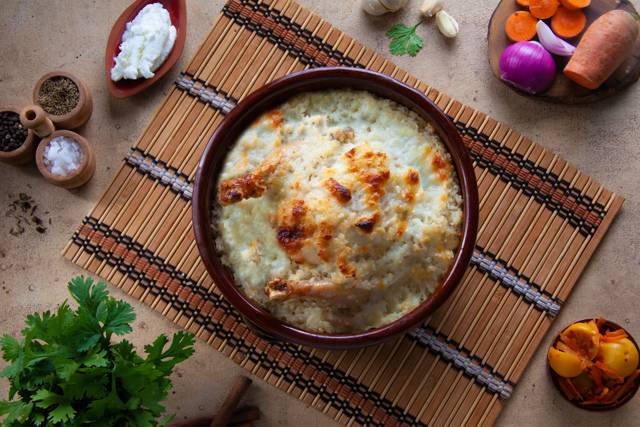 طاجن اﻷرز بالدجاج و المشروم