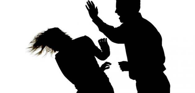 كف واحد.. دمر حياة نائب فرنسي