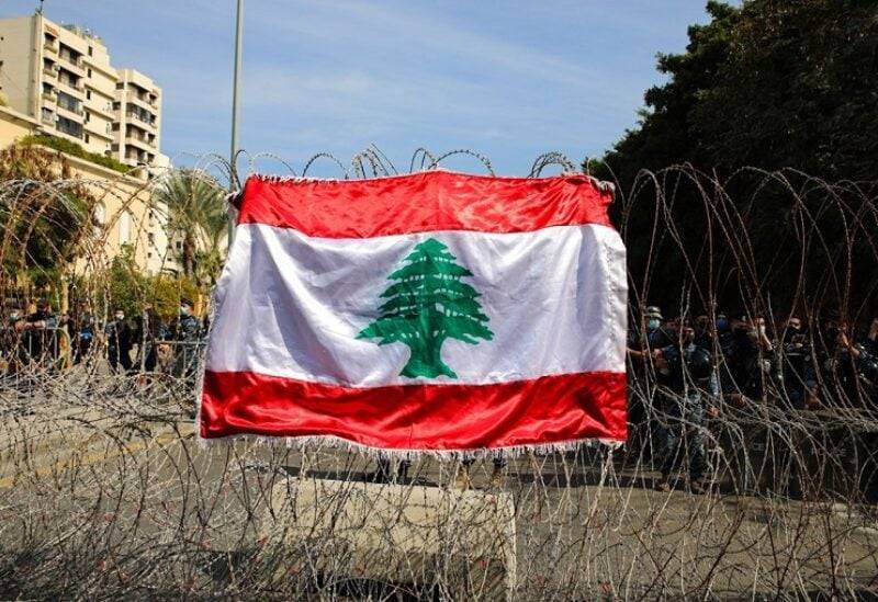صراع الديكة حول كرة النار