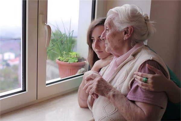 لماذا تعتبر النساء أكثر عرضة
للإصابة بالخرف مقارنة بالرجال؟