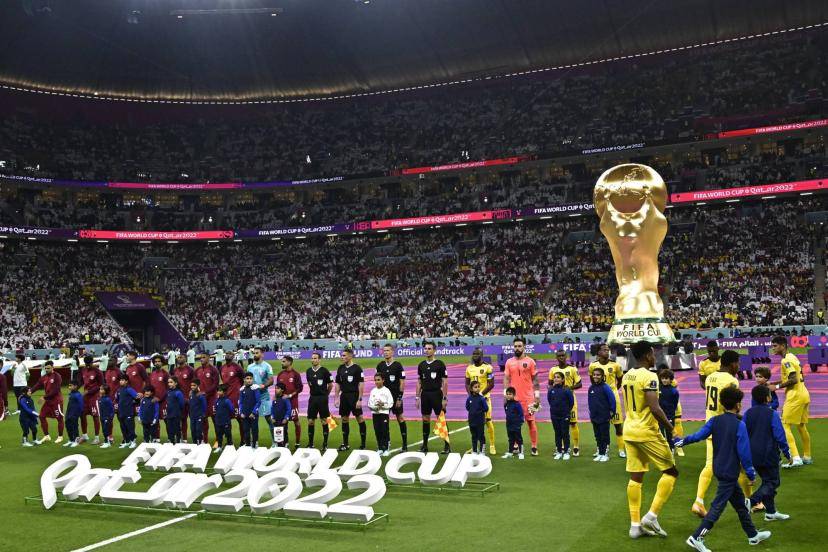 لعبة كرة القدم وطقوسها الصارمة كأنها طقس ديني