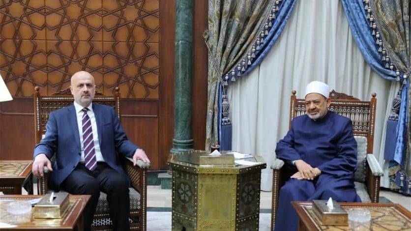عرض مع شيخ الأزهر التحدّيات في لبنان
مولوي أمام الجالية اللبنانيّة في مصر:
تصميم لبناني لإعادة بناء البلد
