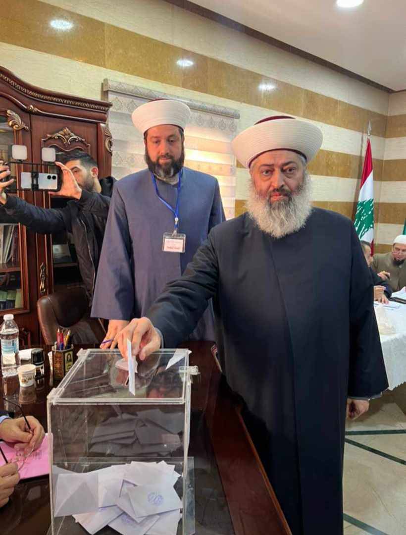 انتخابات مفتييّ المناطق: محمد امام مفتي طرابلس- الشيخ زيد بكار مفتي عكا
علي الغزاوي مفتي زحلة- وفيق حجازي مفتي راشيا- أيمن الرفاعي مفتي بعلبك
الهرمل- وحسن دلي مفتي حاصبيا- مرجعيون