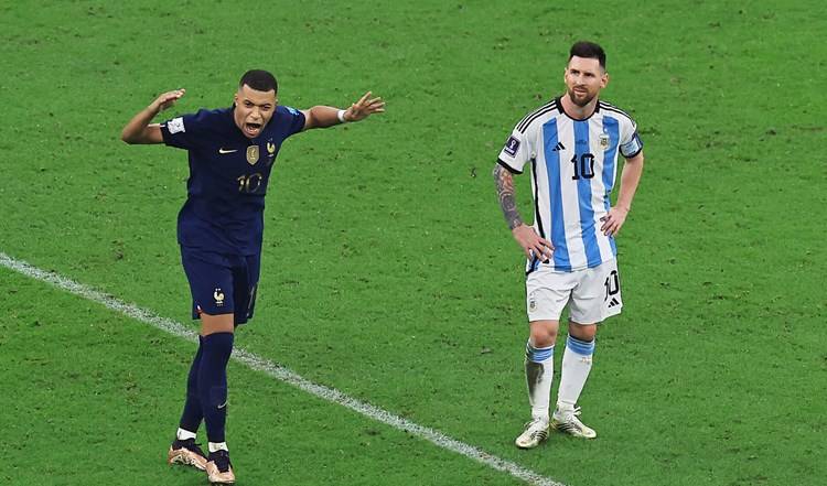 مبابي لباريس سان جيرمان : إما انا أو ميسي... اليكم السبب!