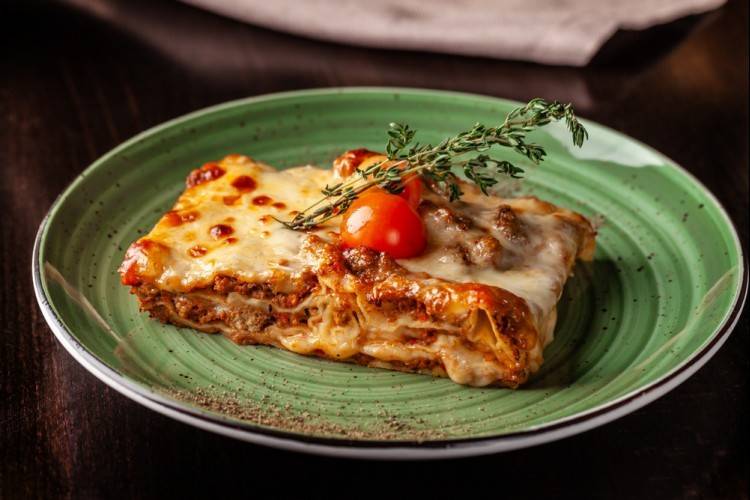 طريقة عمل لازانيا بالصوص الأحمر